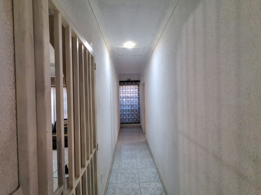 5 Bedroom Property for Sale in Manzil Park North West